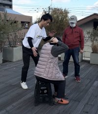 高齢者の転倒事故が年間6万人超え。発生場所の6割が家の中。元救急隊員による転倒を防ぐ体操イベント、2月7日熊本市内で開催。