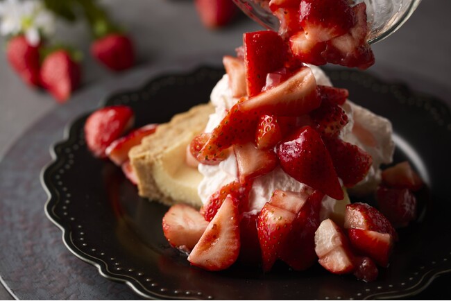 【ピーター・ルーガー・ステーキハウス 東京】冬の贈り物。目の前で仕上げる至極の苺タルト