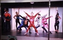 1月27日に路上喫煙全面禁止、急がれる喫煙所設置　日本初！ポールダンスが見られる無料喫煙所が心斎橋にオープン