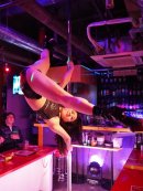 無料喫煙所から見える店内 無料喫煙所から見える店内