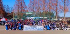小学生低学年向け野球大会「第18回 コスモスイニシアJr.カップ」を開催
～次世代につなぐESG投資の一環として、
公式戦の少ない低学年向けに試合機会を提供。競技を通じ地域交流を促進～