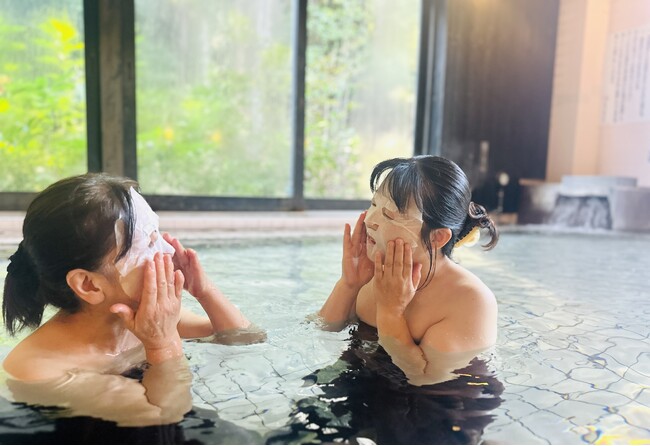 昭和レトロな温泉銭湯 玉川温泉が、今年最初の「風呂の日」を盛り上げる温泉イベントを開催。源泉パック、足湯フィッシュセラピー、出張カピバラ温泉