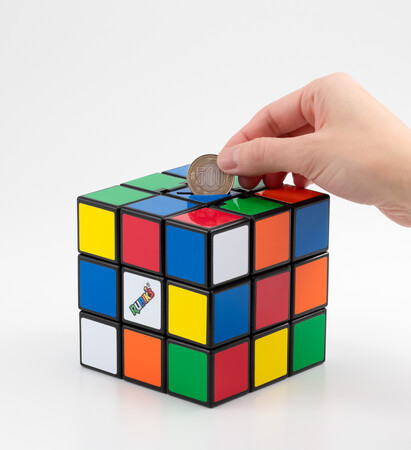ルービックキューブ、揃えられるまで貯金して下さい!