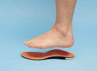 遠足が憂鬱！？どの靴でも痛い、子どもの外反母趾などが増加　子どものためのインソール購入数は、5年前の3倍に