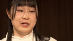 「最後に母を見て歌いたい」眼球摘出を目前に控えた娘が、落ち込む母親を元気づける渾身の歌に涙…