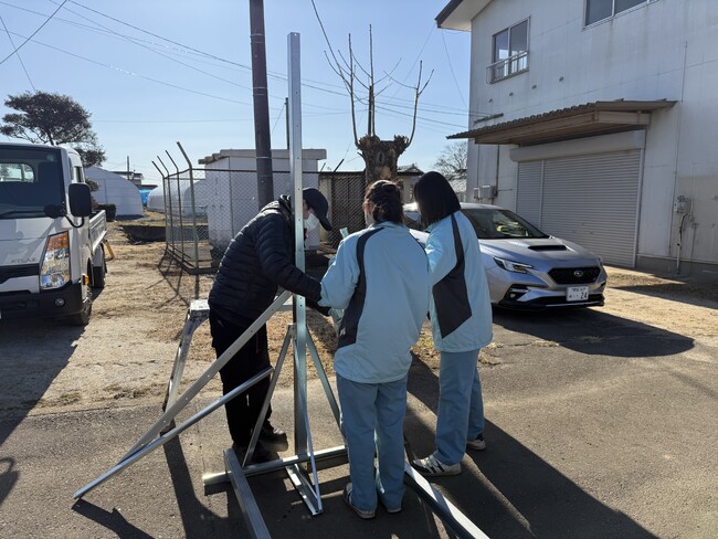 株式会社ヤマナカと茨城県立石岡第一高等学校が農業教育を目的とした産学連携をスタート｜初年度は寄贈した移動式果樹棚によりブドウをテーマにした授業を予定