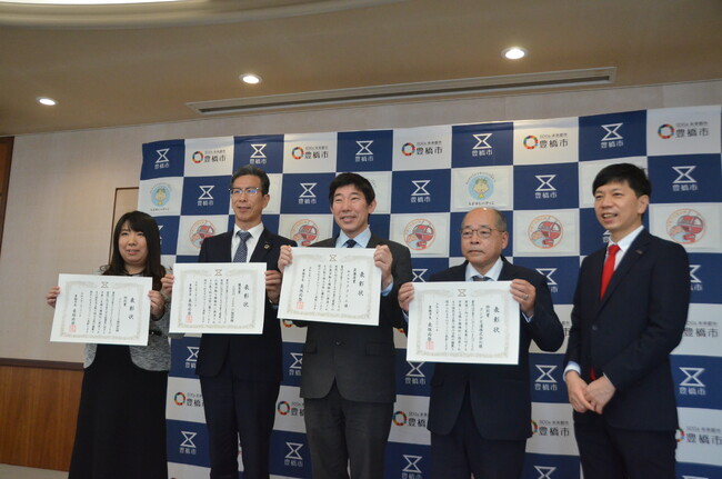 より子育てしやすいまちづくりを！「令和６年度 豊橋市子育て応援企業」の表彰式を行いました