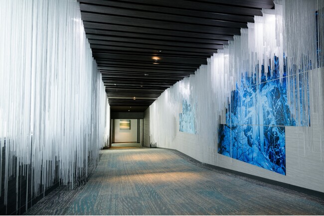 【奥入瀬渓流ホテル】昼夜で異なる氷瀑（ひょうばく）の雄大で幻想的な美しさを表現した「氷瀑アートストリート」誕生