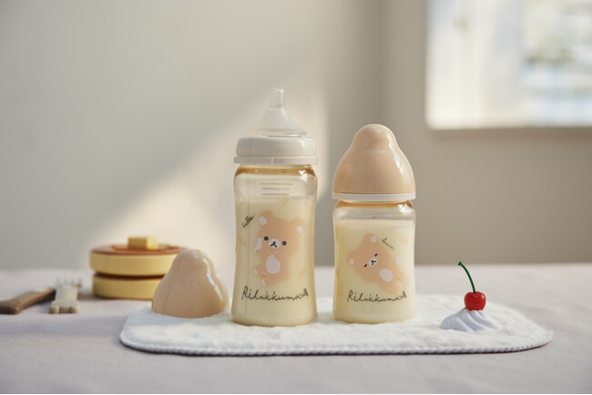 全月齢に対応できるマルチフィットシリーズ広口タイプ プラスチック製哺乳びんに “リラックマ”をデザイン　-2025年3月3日(月)より新登場-