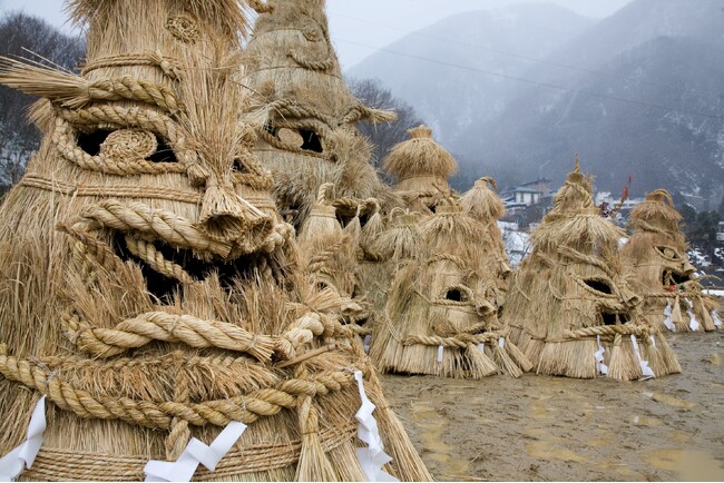 【長野・昼神温泉】『石苔亭いしだ』能舞台に 2千体雛飾りとヤークー様を4月3日まで展示