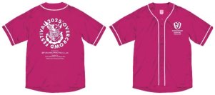 崇城大学 芸術学部が ハンドボールチーム『熊本ビューストピンディーズ』の限定Tシャツをデザイン ― 力強さとスタイリッシュな美しさを表現