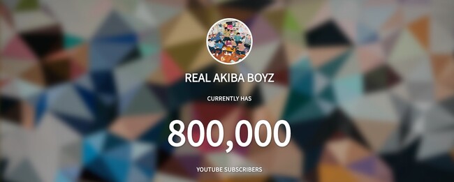 REAL AKIBA BOYZ、YouTubeチャンネル登録者数 80万人突破記念！フォロー＆リポストキャンペーンを開催。当選者 10名様 非売品ロゴステッカーをプレゼント。 
