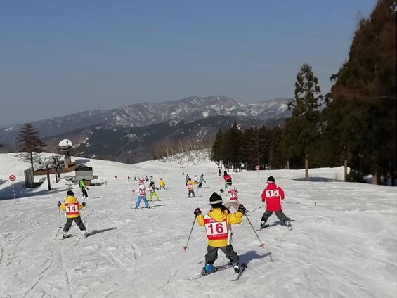子どもの「やりたい！」、保護者の「体験させたい！」を実現　ふれたび、「春スキー in 津南」開催