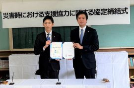 締結式の様子。(写真左より)むつ市 山本 知也市長、 SDH 代表取締役社長 山田 智治 締結式の様子。(写真左より)むつ市 山本 知也市長、 SDH 代表取締役社長 山田 智治
