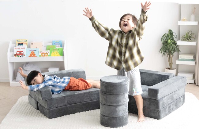 創造力を育む知育アイテムで話題の『つみきソファ』　新色モデルや替えカバー登場でバリエーション豊かに