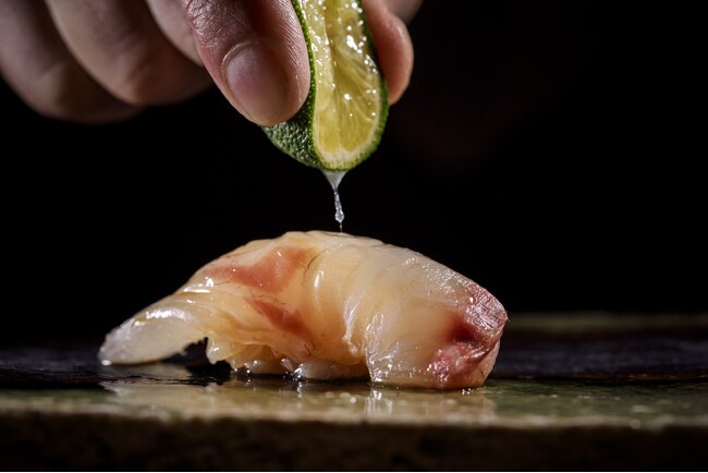 鮨×シャンパーニュのマリアージュを愉しむ「ペリエ ジュエ メーカーズディナー in GENTLE Sushi Bar」初開催