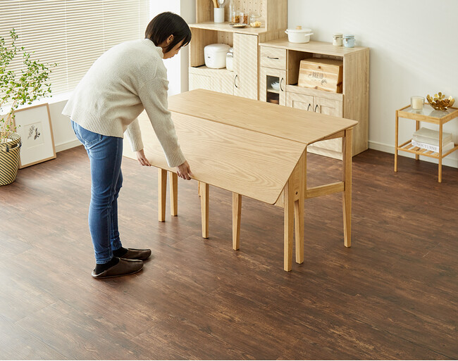 多用途に使える折りたたみダイニングテーブル「Natural Wood Folding Dining Table」が新発売！