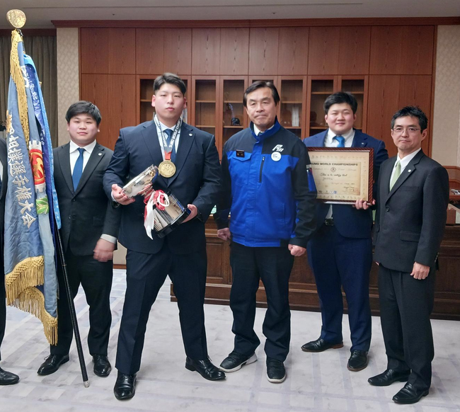 ソディック相撲部が馳 浩 石川県知事を表敬訪問