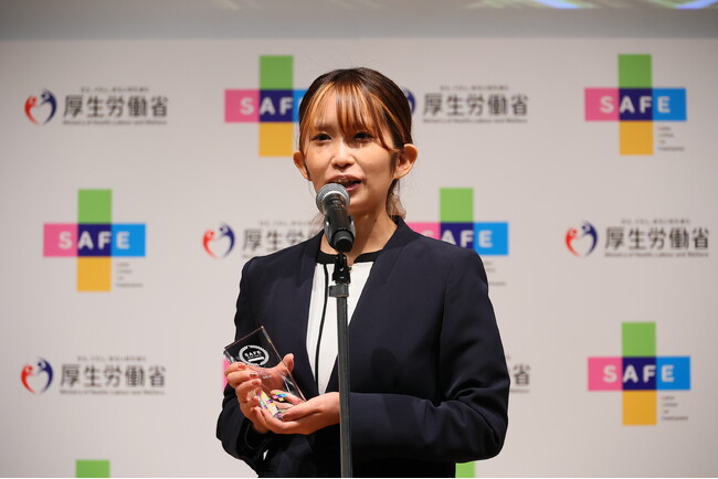 ベルク、厚生労働省主催「SAFEアワード」でゴールド賞を受賞　「レジ椅子」の導入による身体的負荷・精神的負荷の軽減
