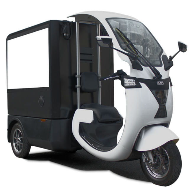 ミナト・フィナンシャル・パートナーズ株式会社 ソーラーパネル&ディスプレイ搭載EVスクーター「ScootVision」運用開始