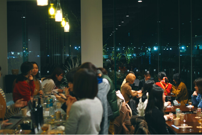 新生活と入社年更新時期の期待や不安を打ち明けてみる？20代の若者に向けた一夜限りの『スナックこのごろ』が第5回目の営業を都市型ワイン醸造所f wineryにて2月21日（金）18時～21時にOPEN