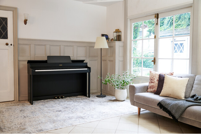 グランドピアノの臨場感溢れる音を実現したエントリーモデル