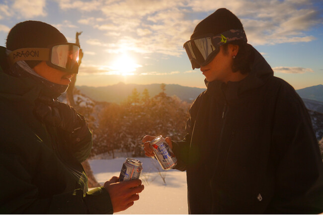 Pabst Blue Ribbonが小川 凌稀、久保田 空也を引き連れストリート感溢れるスノーボードムービーを公開！