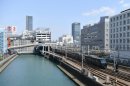 横浜駅を出発する列車 横浜駅を出発する列車