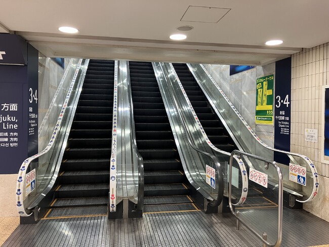 F C町田ゼルビア×UDエスカレーター　小田急線町田駅エスカレーター手すり広告企画始動！