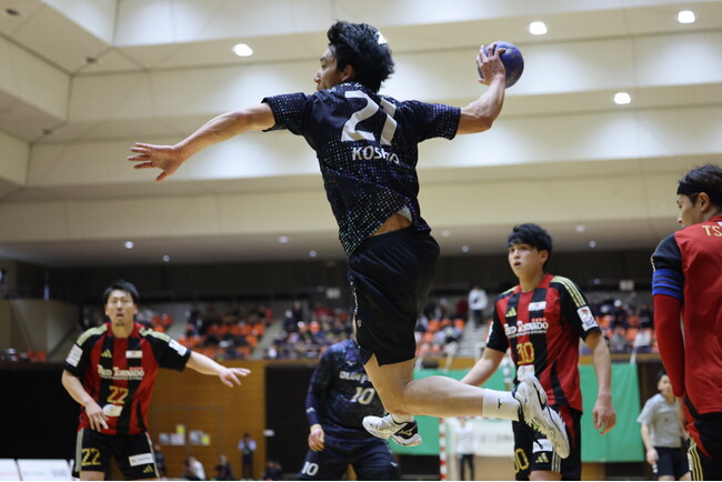 ハンドボール豊田合成ブルーファルコン名古屋 小塩豪紀17年ぶりに国内トップリーグ通算得点1位を更新！
