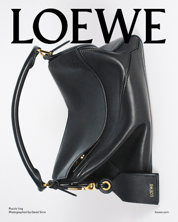 【ロエベ】パズルバッグの発売10周年を祝した新作、フェザーライト パズルが誕生