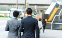賃上げの二極化が鮮明に　従業員5,000人以上の企業は99人以下の約3倍の割合で賃上げを実施、実施率で最大24ポイントの差