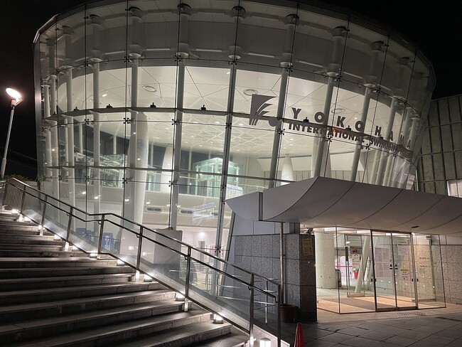 横浜市立の横浜国際プールがオールLED化を実現！サンエスオプテックが行政導入を成功させたカギとは？