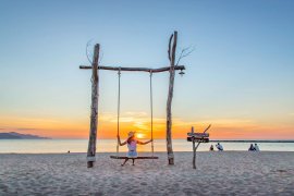 夕日ヶ浦のビーチぶらんこ「ゆらり」 夕日ヶ浦のビーチぶらんこ「ゆらり」