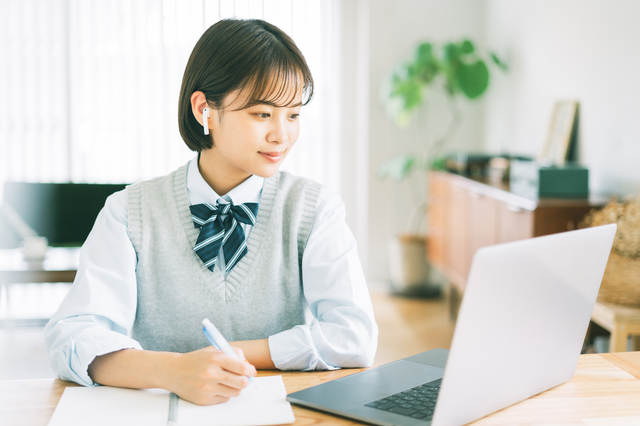 【通信制高校に関する意識調査】通信制高校の支援制度を知らない人は7割以上