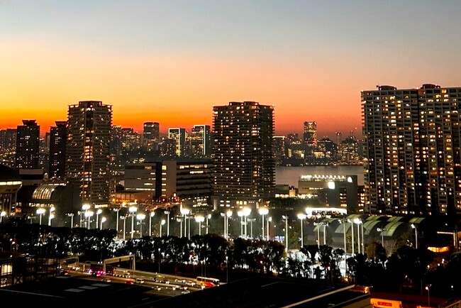 【東京ベイ有明ワシントンホテル】ロマンティックな夜景とラウンジでの特別な時間を　夜景ビュー確約＆12時レイトチェックアウトプランが登場