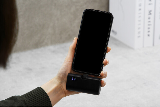 ストレス軽減設計！コネクターが180°回転する、直挿しモバイルバッテリーがHIDISCより新登場！