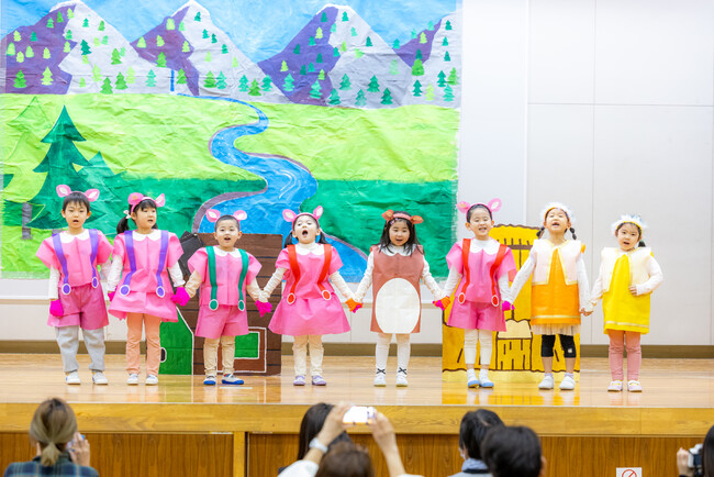 共感力と社会性を向上させる劇作り～子どもの表現力を育成するインターナショナルな保育園「全編英語劇」を発表～