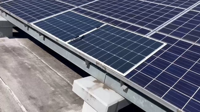 10年経った太陽光発電、まだまだ使える！“貼る”だけで発電量を復活