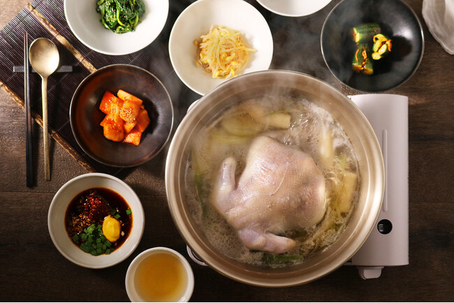 国産丸鶏タッカンマリ食べ放題。神戸で大人気の「晴レ時々タッカンマリ食堂」大阪梅田・中崎町に3月6日（木）オープン。