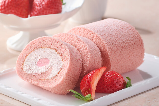 ふわふわしっとりロールケーキ！あまおう苺を使用した、期間限定スイーツが新登場！「イチゴショップ ｂｙ ＦＲＡＮCＡＩＳ」より、「あまおう苺ロール」を発売いたします。
