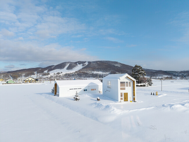 北海道東川町の田園地域に佇む、唯一無二のモダンヴィラ「HIGASHIKAWA Villa 森音」「HIGASHIKAWA Villa 雪華」が誕生！大自然の中で、自分と向き合いませんか？