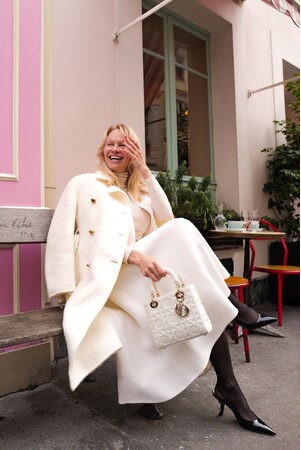 【DIOR】ディオールを纏うセレブリティ：パメラ・アンダーソン