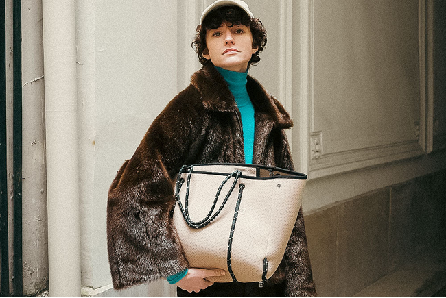 ブランドの名を冠した、q bag parisのアイコニックアイテム「q bag zip (キューバッグ ジップ)」に新色が登場！