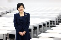 駒沢女子大学・駒沢女子短期大学　新学長に人間総合学群人間文化学類教授・臼井 実稲子を選出しました。1927年の学園創立以来、初の女性学長就任となります。