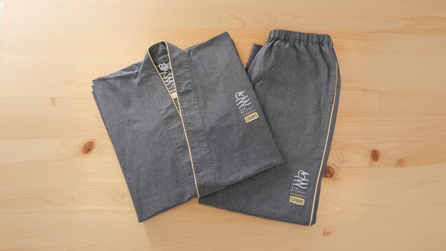 SEN.RETREAT×CHUMSがコラボ　宿でリラックスできる作務衣を製作