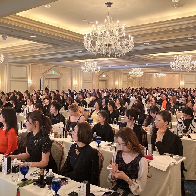 エステサロン向けコスメブランド「リアボーテ」を販売するBEAUTE DE LABO株式会社(本社：千葉県香取市、代表取締役：渡辺政彦)は、新作発表会をリッツ・カールトン大阪にて開催いたしました。
