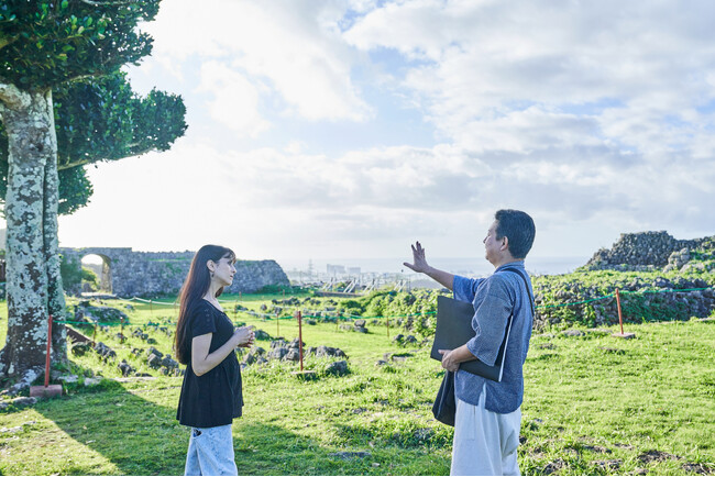 旅行系スタートアップの「Deeper Japan」が、新たに沖縄エリアヘサービスを展開。文化的好奇心が強い旅行客が、かつて東アジア交易の要衝としての栄華を支えた琉球文化に出会う機会を創出。