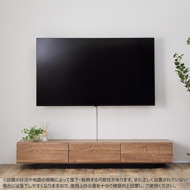 【ニトリ】ニトリの壁掛けテレビでひろびろリビングを実現！65インチ大画面でも専用金具でかんたん設置が可能