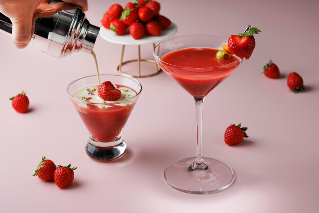 コートヤード・バイ・マリオット 新大阪ステーション 春のバーにいちごの香りが花開く「STRAWBERRY UNFOLDS(ストロベリー アンフォールズ)」を発売 -春限定カクテル2種-